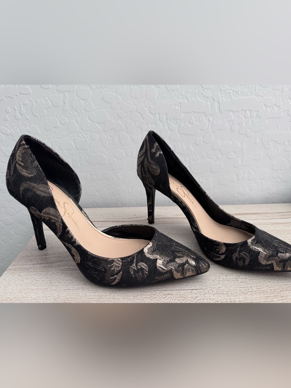 Jessica Simpson Black Pumps with Metallic Gold Floral Overlay